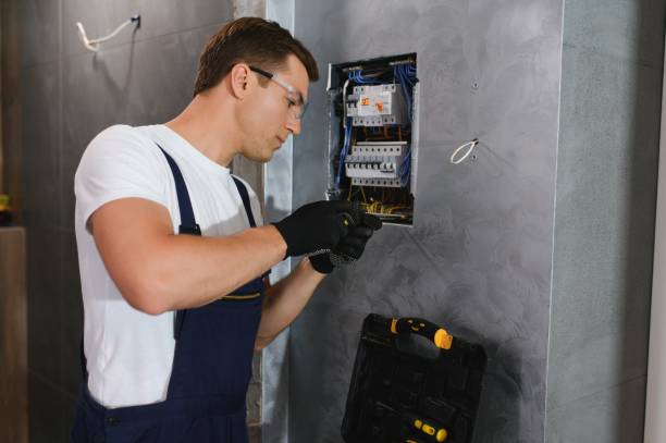 Best Circuit Breaker Repair  in Clintonville, WI